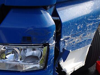 Frontalkollision auf B303 bei Beikheim