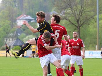 Der SV Römershag kommt beim Nachbarschaftsduell am Ende gehörig ins Schwitzen, obwohl er in Bad Brückenau eine Halbzeit lang führt.Sebastian Schmitt