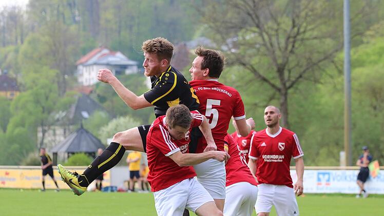 Der SV Römershag kommt beim Nachbarschaftsduell am Ende gehörig ins Schwitzen, obwohl er in Bad Brückenau eine Halbzeit lang führt.Sebastian Schmitt