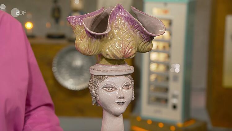 Die limmitierte Büste (Auflage 2.500) aus dem Jahr 1976 stammt von der renommierten Künstlerin Bele Bachem.