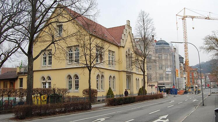 Vor diesem Kindergarten in der Coburger Bahnhofstraße ereignet sich der unglaubliche Vorfall. Foto: Oliver Schmidt