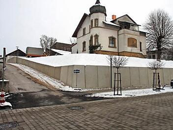 Entlang der St.-Anna-Straße entsteht ein neuer Fußgängerweg. Fotos: Andreas Schmitt