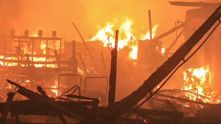 Die Schreinerei in Breitenlohe brannte komplett nieder.  Foto: News5/Merzbach