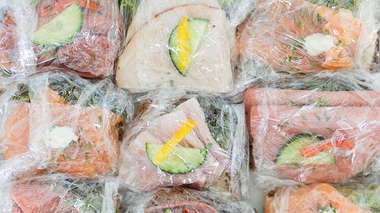 Der Verbrauch von Plastiktüten ging allein im Jahr 2018 - neuere Zahlen liegen nicht vor - um 18 Prozent zurück. Foto: Rolf Vennenbernd, dpa