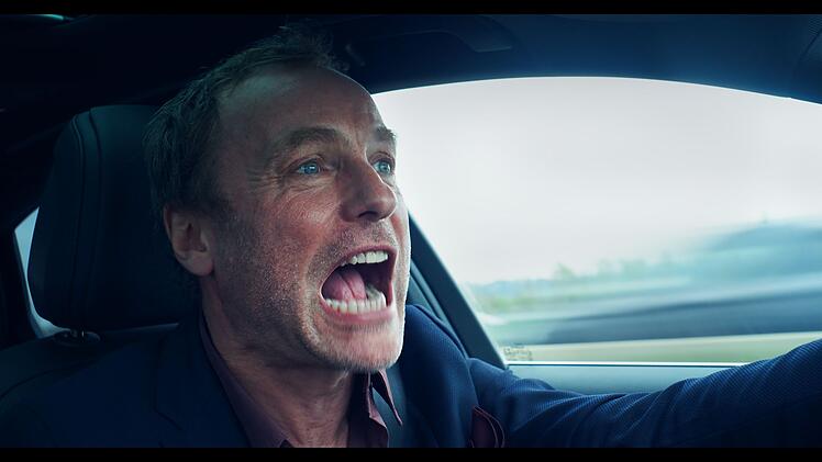 Furioser Episodenfilm "I Am The Greatest": In der Folge "Agent of Change" spielt "Tatort"-Star Mark Waschke einen Manager, der sich im Wortsinne auf der &Uuml;berholspur befindet.