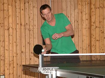 Beim 9:6-Sieg beim TTC Wallenfels II blieb der Neuseser Frank Niedner (Bild) im Doppel mit Niklas Kolb und in seinen zwei Einzeln ungeschlagen.  Foto: Hans Franz