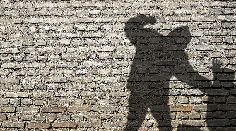 Frauen greifen 19-J&auml;hrige an