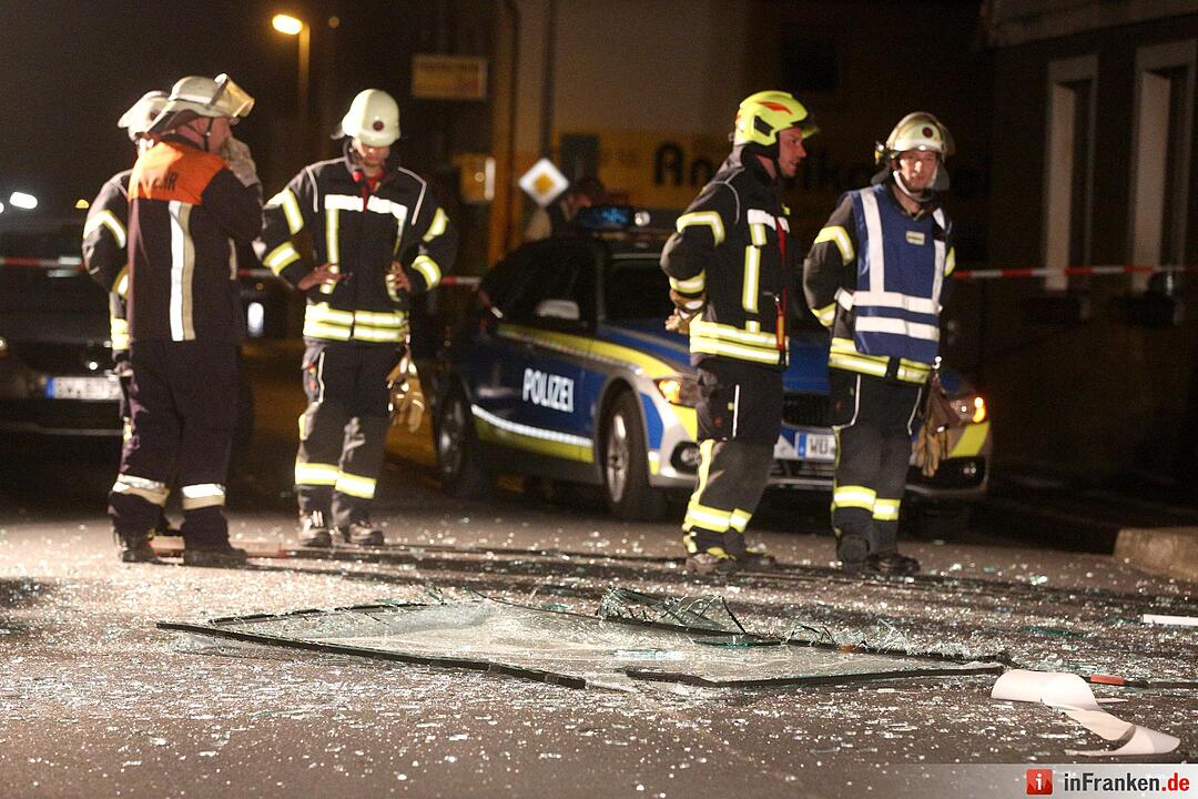 Unbekannte sprengen Geldautomat im Kreis Schweinfurt – Großfahndung läuft