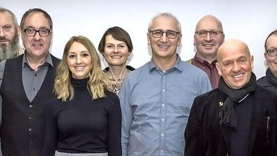 WSCO-Gesch&auml;ftsf&uuml;hrer Christian Meyer (rechts), kaufm&auml;nnische Leitung Manuela Dei&szlig;ner (hinten, Mitte) und technischer Leiter Ullrich Pfuhlmann (links) mit den Jubilaren  Foto: Nina Thumerer