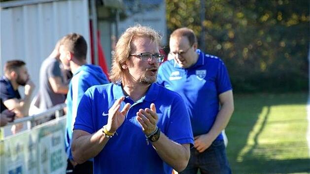 VfB-Trainer Ralf Carl motiviert sein Team vor dem Derby und fordert den im Abstiegskampf wichtigen Heimsieg gegen Stadtsteinach.  Foto: anpfiff.info/Archiv