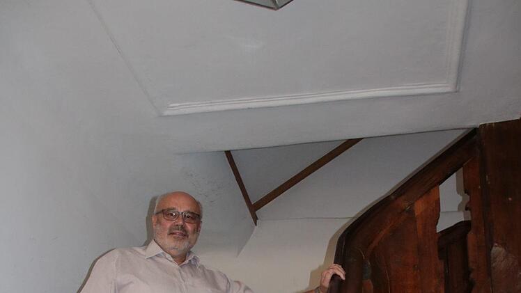 Neumann plante unter anderem das alte Rathaus in Ebenhausen, darauf ist Bürgermeister Franz Kuhn stolz. Foto: Ralf Ruppert