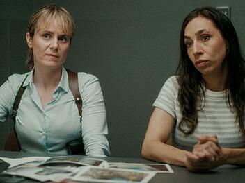 In ihrem neunten Fall ermittelten die Kommissarinnen Isabelle Grandjean (Anna Pieri Zuercher, links) und Tessa Ott (Carol Schuler) unter anderem zum Handel mit Echthaar.