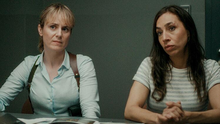 In ihrem neunten Fall ermittelten die Kommissarinnen Isabelle Grandjean (Anna Pieri Zuercher, links) und Tessa Ott (Carol Schuler) unter anderem zum Handel mit Echthaar.