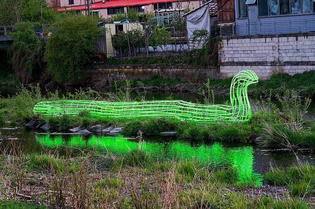 Eine magische Kulisse mit effektvoll platzierter Lichtkunst.