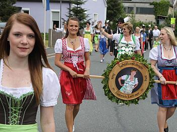 Sie durfte sich ein bisschen als "Hauptperson" fühlen: die amtierende Schützenkönigin Gabriele Lattner. Foto: Wunder
