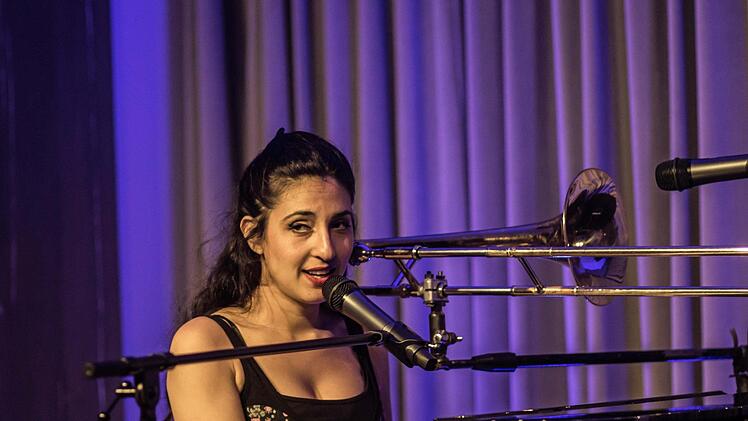 Bei ihrem Coburg-Debüt beeindruckte Noam Vazana das Publikum mit ihrer Vielseitigkeit und Ausdruckskraft. Foto: Jochen Berger