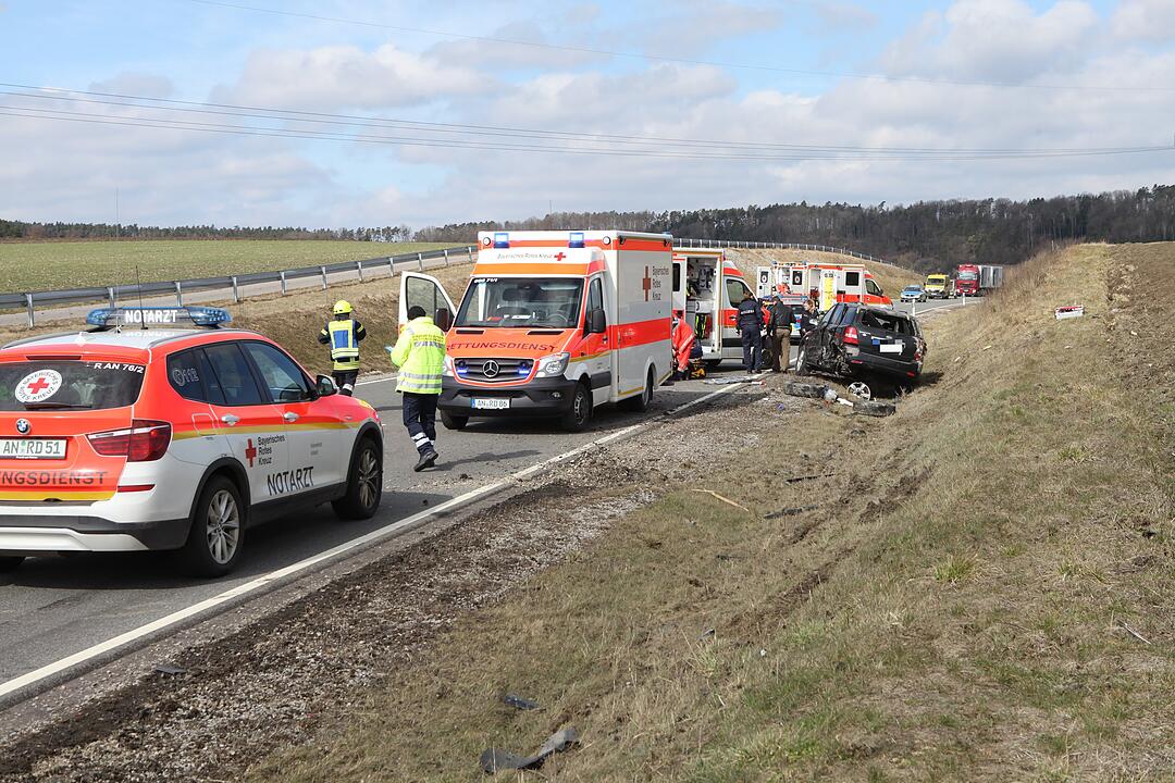 Fünf Verletzte, Kind in Lebensgefahr - Unfall im Kreis Ansbach