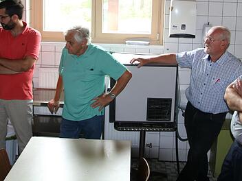 Die Elektrogeräte in der Küche des Hauses der Jugend sollen erneuert werden. Zudem wird eine Gastro-Spülmaschine angeschafft, beschloss der Rugendorfer Gemeinderat beim Vor-Ort-Termin.Klaus Klaschka