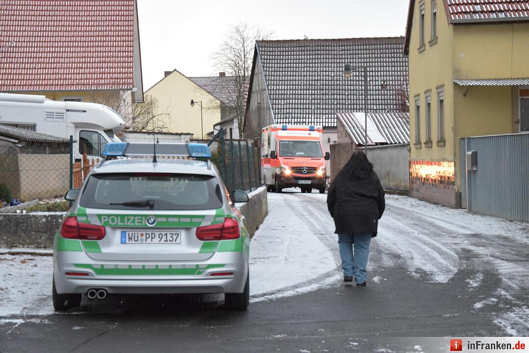 Mann findet angeschossene Familienangehörige in Wohnung bei Arnstein