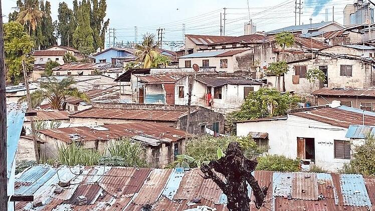 Das Armenviertel von Dar es Salaam, in dem 70 bis 80 Prozent der Bev&ouml;lkerung lebt.