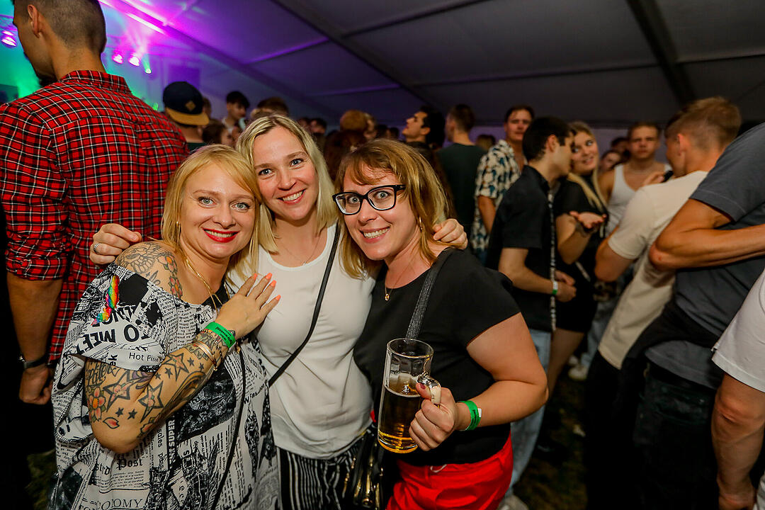Partyzeltdorf mit 5 Areas!