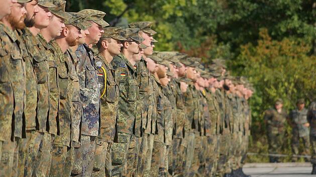 Neues Wehrpflicht-Modell in Arbeit: Bundeswehr will und braucht mehr Soldaten