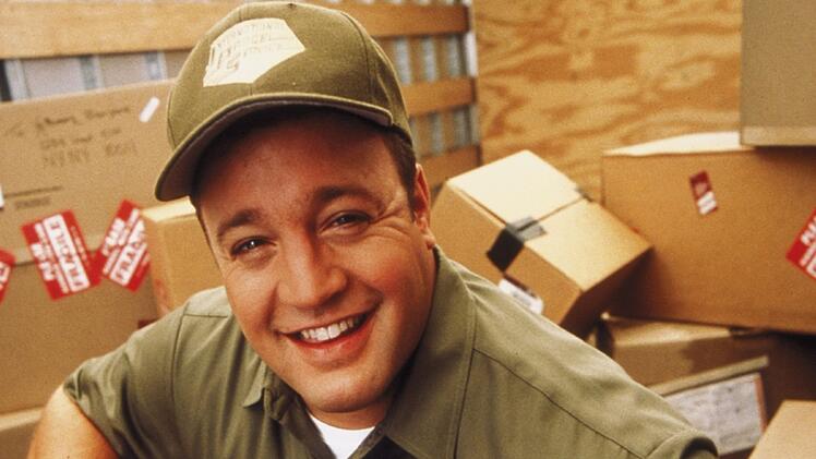 Er ist ein gemütlicher Paketzusteller mit einem großen Herzen - und noch größerer Liebe zu Snacks und seinem Fernsehsessel. In "King of Queens" spielte Kevin James die Hauptfigur Doug Heffernan.