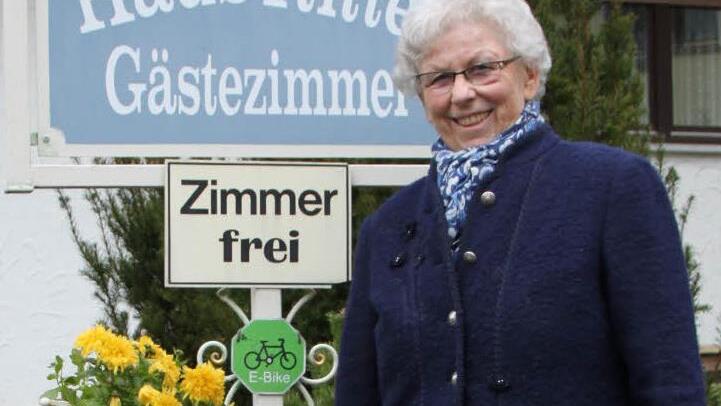 Helma Ritter gehört zu den letzten Gastgebern, die noch regelmäßig am Treffen mit der Tourist-Info und der Staatlichen Kurverwaltung teilgenommen hatten. Foto: Ulrike Müller