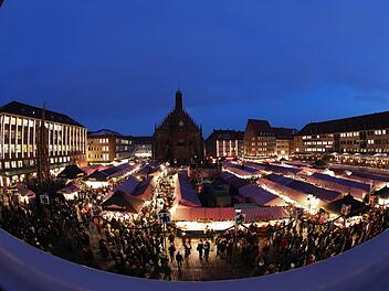 Die N&uuml;rnberger Polizei zieht Bilanz zum diesj&auml;hrigen N&uuml;rnberger Christkindlesmarkt. Rund 2,1 Millionen Besucher aus der ganzen Welt waren da. Foto: Daniel Karmann/dpa