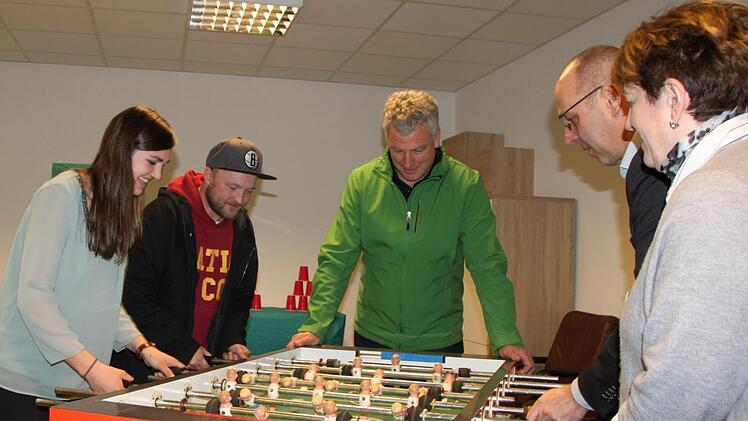 Ulrike Abersfelder (von lins) ist die Gemeindejugendpflegerin von Bad Brückenau und Wildflecken. Foto: Ulrike Müller