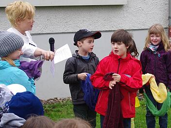 Die "Monate" bereiteten sich auf den Tanz in den Mai vor. Fotos: Marco Meißner