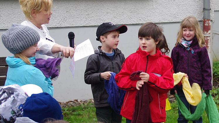 Die "Monate" bereiteten sich auf den Tanz in den Mai vor. Fotos: Marco Meißner