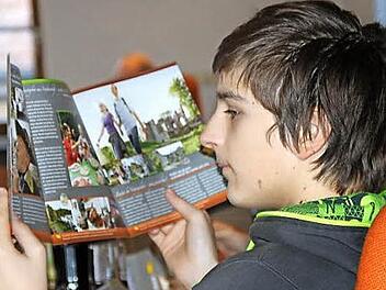 Der Ebern-Prospekt interessierte diesen jungen Mann.