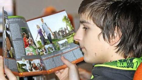 Der Ebern-Prospekt interessierte diesen jungen Mann.