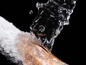 Das Leitungssystem der Frankenwaldgruppe ist größtenteils veraltet. Dies hat zu einer finanziellen Schieflage des Wasserversorgers geführt, den MdL Jürgen Baumgärtner nun wieder auf Kurs bringen will. Foto: Archiv