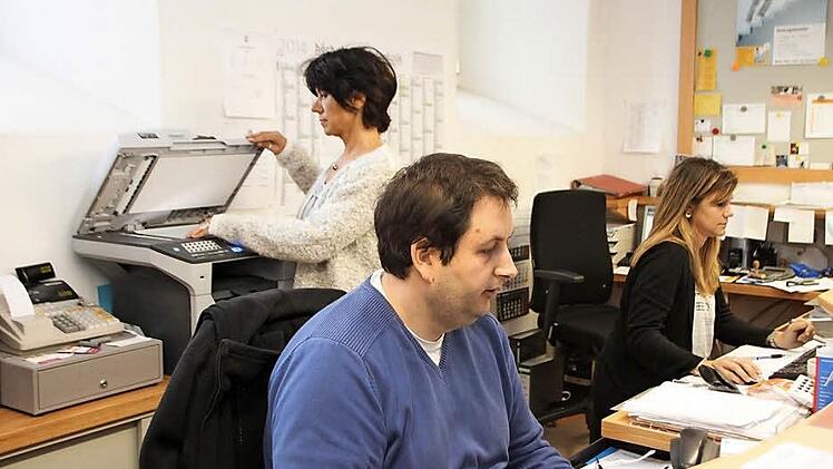 Inge Bulheller, Björn Hein und Nadine Bötsch (von links) arbeiten bei "Kultourismus im Schloss".  Foto: Archiv/Thomas Malz