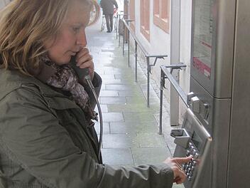 In der Großen Kreisstadt werden keine weiteren öffentlichen Telefone abgebaut. Foto: Thomas Mäuser