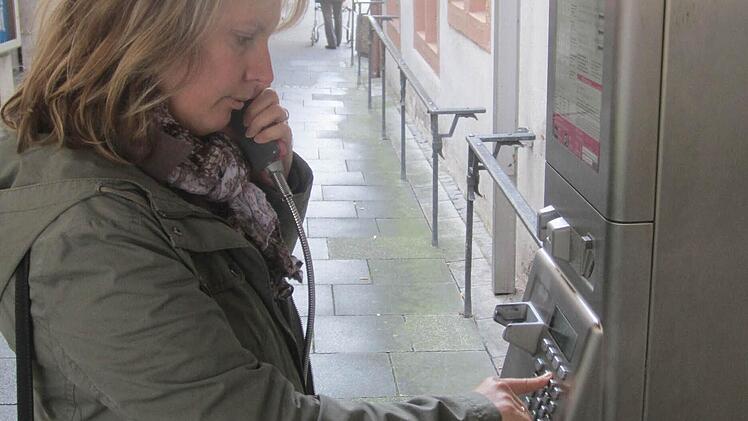 In der Großen Kreisstadt werden keine weiteren öffentlichen Telefone abgebaut. Foto: Thomas Mäuser