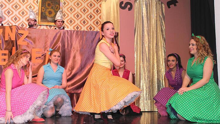 Ausschnitte aus dem Musical "Grease" gab es von der mittleren Garde Foto: Ralf Naumann