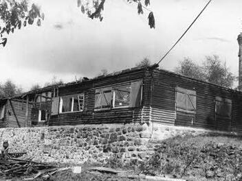 Ein neues Dach für die Arnold-Hütte auf dem Muppberg. Das Tageblatt-Foto datiert vom 12. Mai 1973. Foto:Tageblatt-Archiv