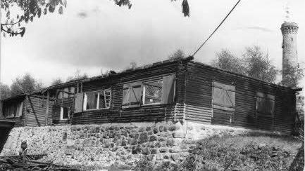 Ein neues Dach für die Arnold-Hütte auf dem Muppberg. Das Tageblatt-Foto datiert vom 12. Mai 1973. Foto:Tageblatt-Archiv