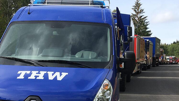 Angekommen: Etwa 70 Fahrzeuge waren in drei Kolonnen unterwegs.   Foto: Leoni Rehnert