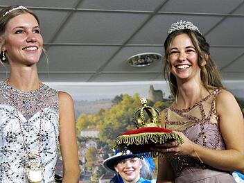 Die scheidende Prinzessin Tabea Schönwiesner (links), und die neue Prinzessin Juliane Metz. Werner Vogel