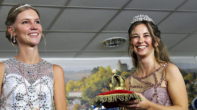 Die scheidende Prinzessin Tabea Schönwiesner (links), und die neue Prinzessin Juliane Metz. Werner Vogel