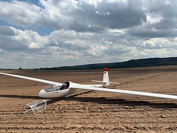 Segelflieger muss auf Feld landen - Grund war eindeutig