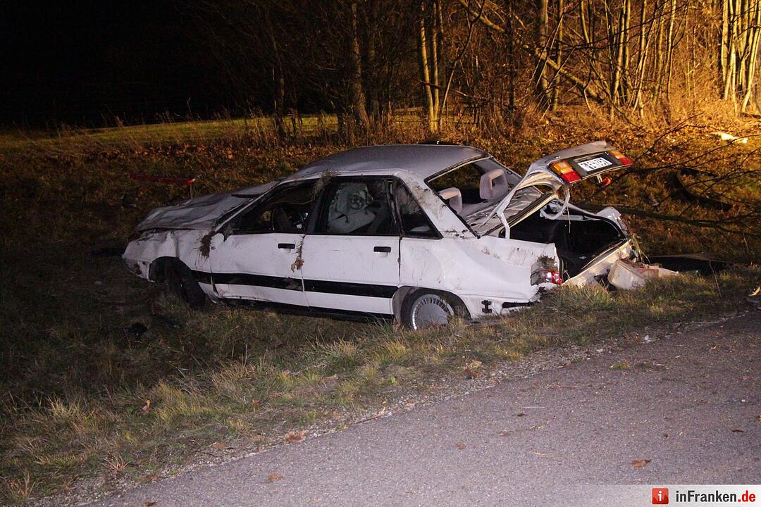 Auto ueberschlaegt sich auf der A3 mehrfach - Fahrer stirbt am Unfallort