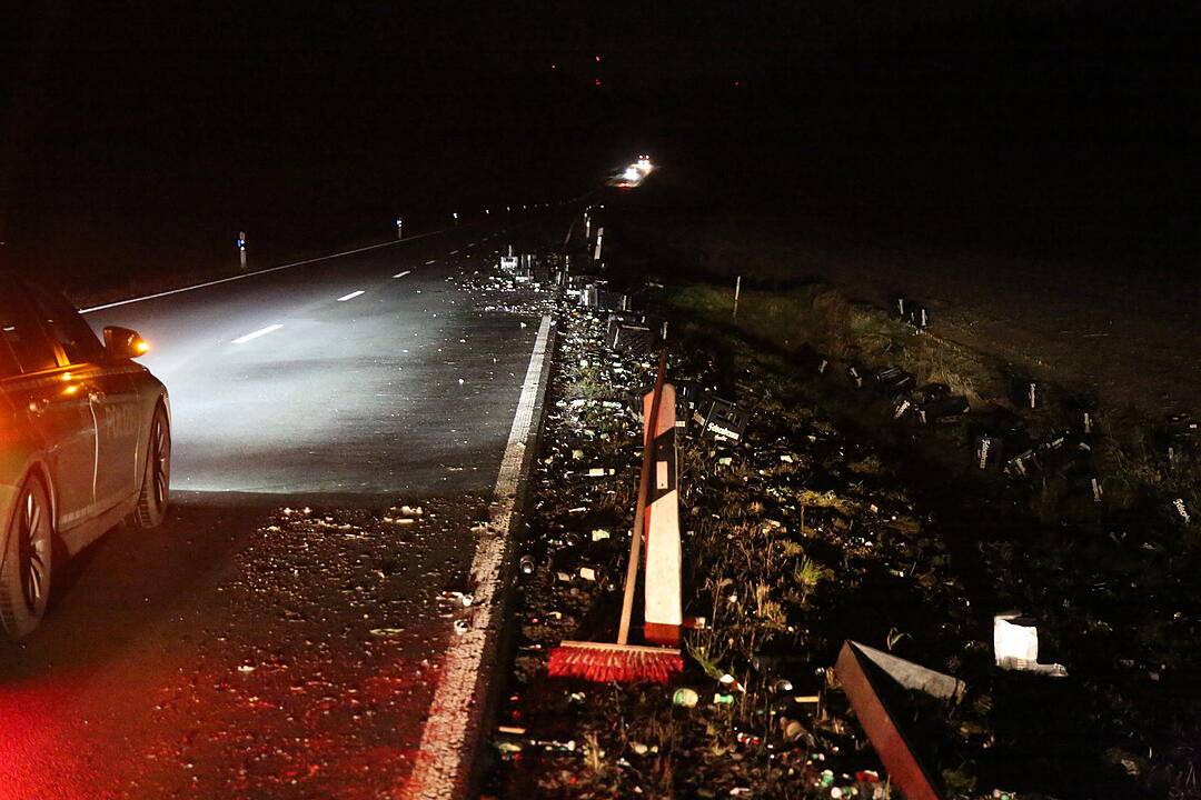 Oberfranken: Bierlaster verliert Ladung auf B173