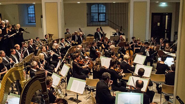 Eindrucksvolles Finale der Konzertsaison des Landestheaters. Die "Sea Symphony" von Ralph Vaughan Williams erklang in der Coburger Morizkirche, gestaltet von der Royal Choral Society und dem Chor und dem Philharmonischen Orchester des Landestheaters unter Leitung von Richard Cooke.Foto: Jochen Berger