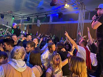 In Stangenroth feierte das Partyvolk bis tief in die Nacht.