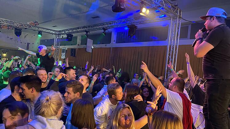 In Stangenroth feierte das Partyvolk bis tief in die Nacht.